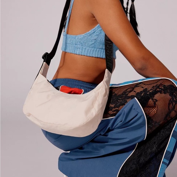 Beige small baggu crescent - Picture 2 of 3